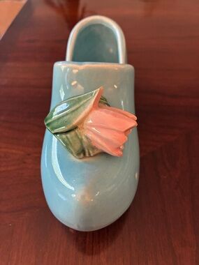 VTG McCoy Pottery blue Dutch Shoe Planter Pink tulip Floral Accent USA 1940s MCM